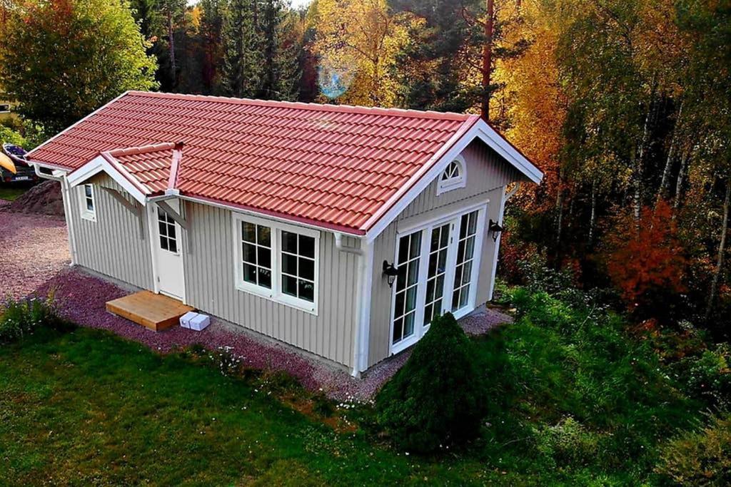 Nybyggd Stuga Intill Skogsbrynet - New Built Cottage Next To The Cowberry Forest 모라 외부 사진