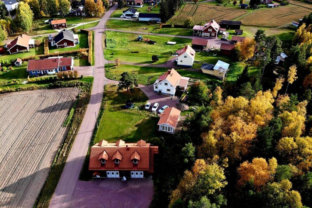 Nybyggd Stuga Intill Skogsbrynet - New Built Cottage Next To The Cowberry Forest 모라 외부 사진