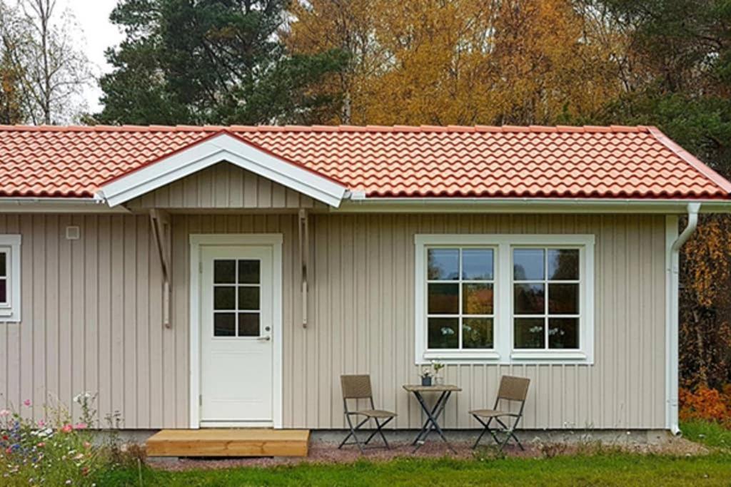 Nybyggd Stuga Intill Skogsbrynet - New Built Cottage Next To The Cowberry Forest 모라 외부 사진
